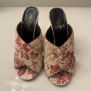 Gucci Women's Cream and Red Floral Mules